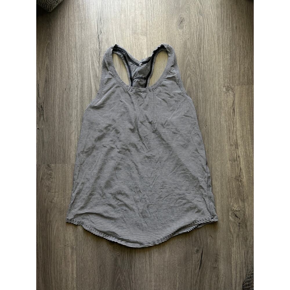 Lululemon tank top in black white pattern size 4